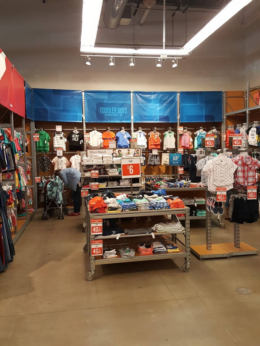 Old Navy Outlet | 642 Linmar Ln, Johnson Creek, WI 53038 | Phone: (920) 699-5700