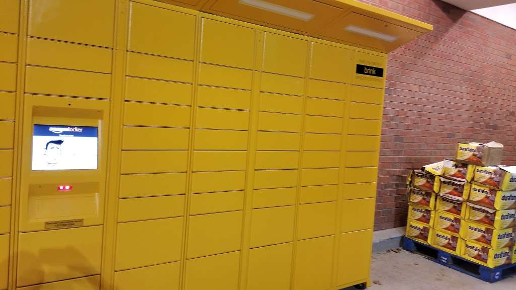 Amazon Pick Up Locker | 4215 Cheshire Station Plaza, Dale City, VA 22193, USA