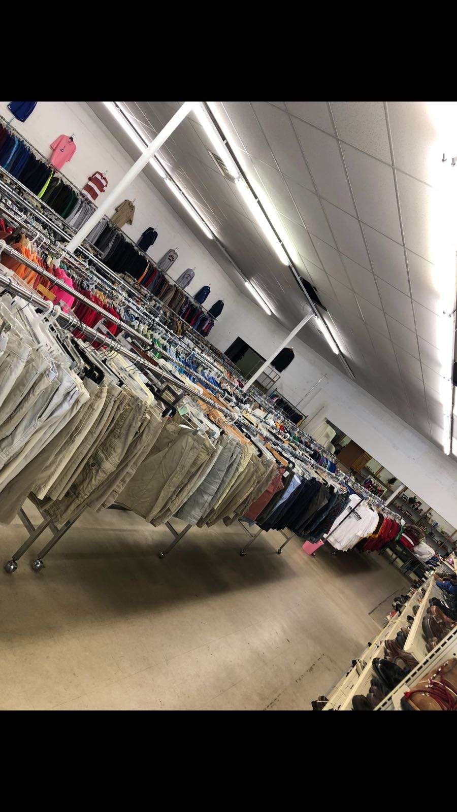 Unique Thrift Store | 2350 E 52nd St, Indianapolis, IN 46205, USA | Phone: (317) 252-4916