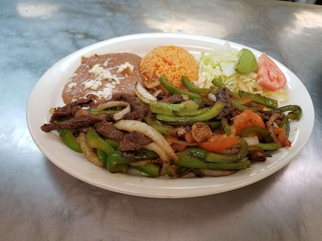 Hacienda El Dorado | 817 Montgomery Rd, Montgomery, IL 60538 | Phone: (630) 299-3343