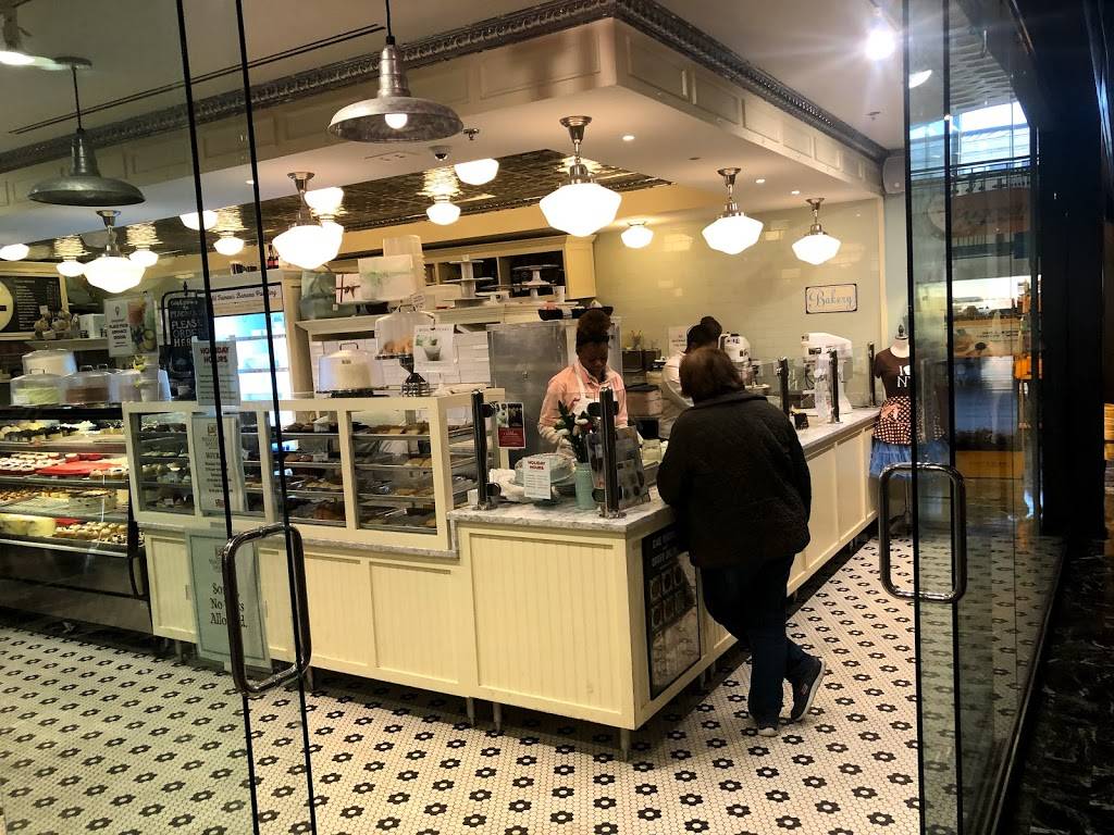 Magnolia Bakery | 50 Massachusetts Ave NE, Washington, DC 20002, USA | Phone: (202) 424-2224