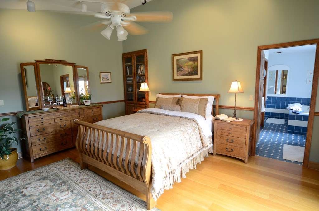 Dove Nest Bed and Breakfast | 5000 Scottdale Rd, St Joseph, MI 49085, USA | Phone: (269) 429-2211
