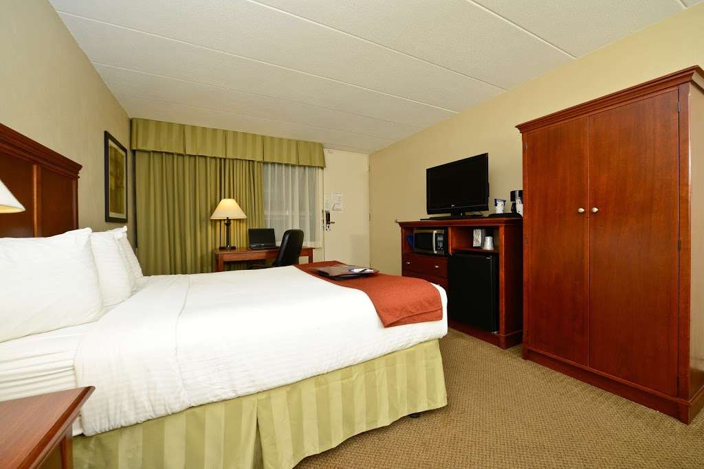 Best Western Plus La Porte Hotel & Conference Center | 444 Pine Lake Ave, La Porte, IN 46350, USA | Phone: (219) 362-4585