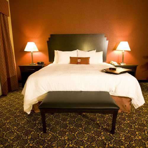 Hampton Inn & Suites Dallas-DeSoto | 1311 E Centre Park Blvd, DeSoto, TX 75115, USA | Phone: (972) 228-0200