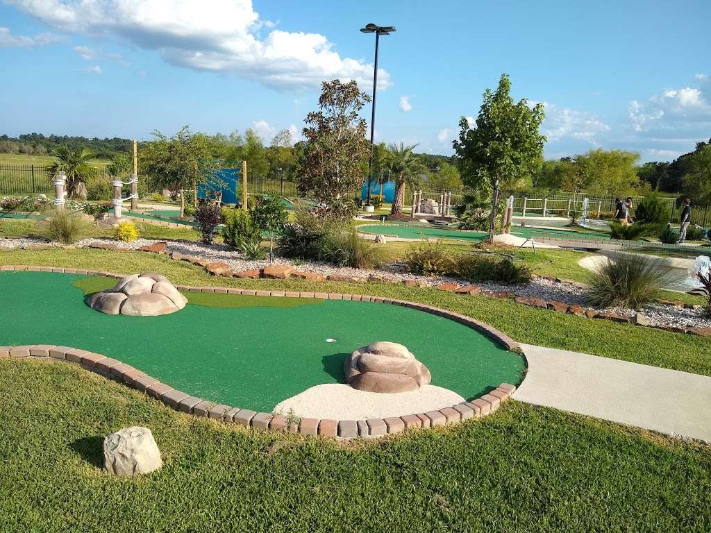 Longview Greens Miniature Golfing | 735 Clepper Dr, Montgomery, TX 77356, USA | Phone: (936) 242-0604