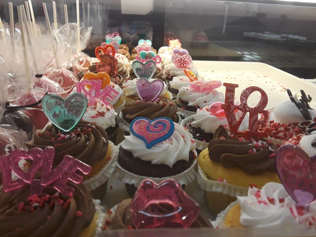 Fratellis Pastry Shop | 25 Broad St, Quincy, MA 02169, USA | Phone: (617) 328-7855