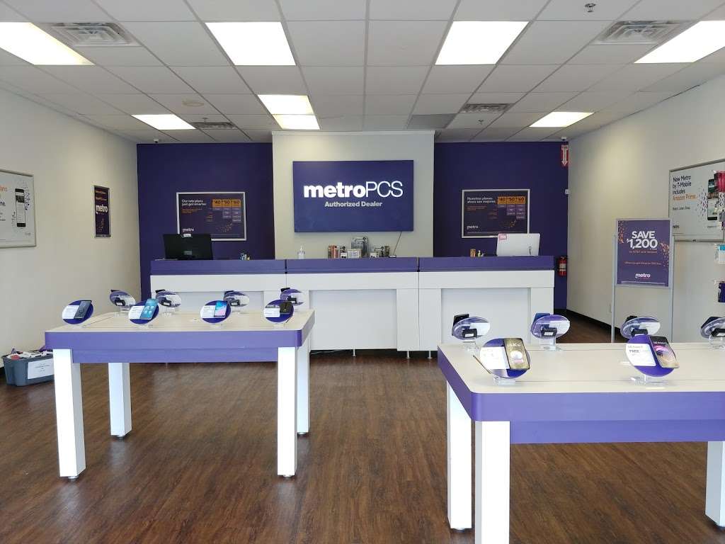 Metro by T-Mobile | 5203 Eisenhauer Rd Suite 123, San Antonio, TX 78218 | Phone: (210) 635-0397