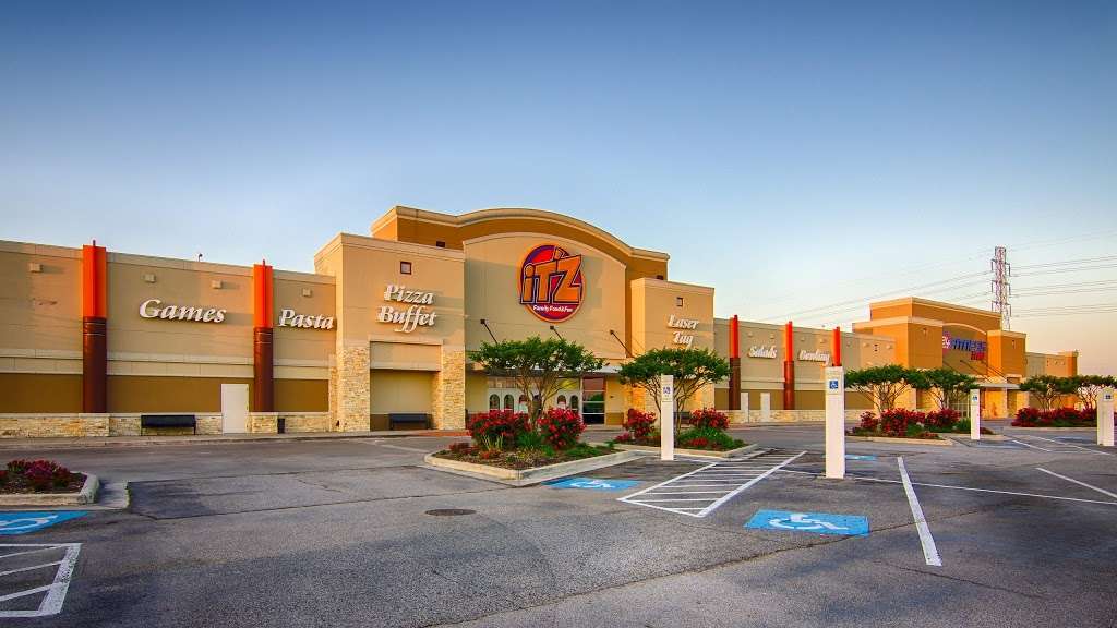 iTZ Family, Food, & Fun- Pasadena | 5950 Fairmont Pkwy, Pasadena, TX 77505 | Phone: (281) 998-2424