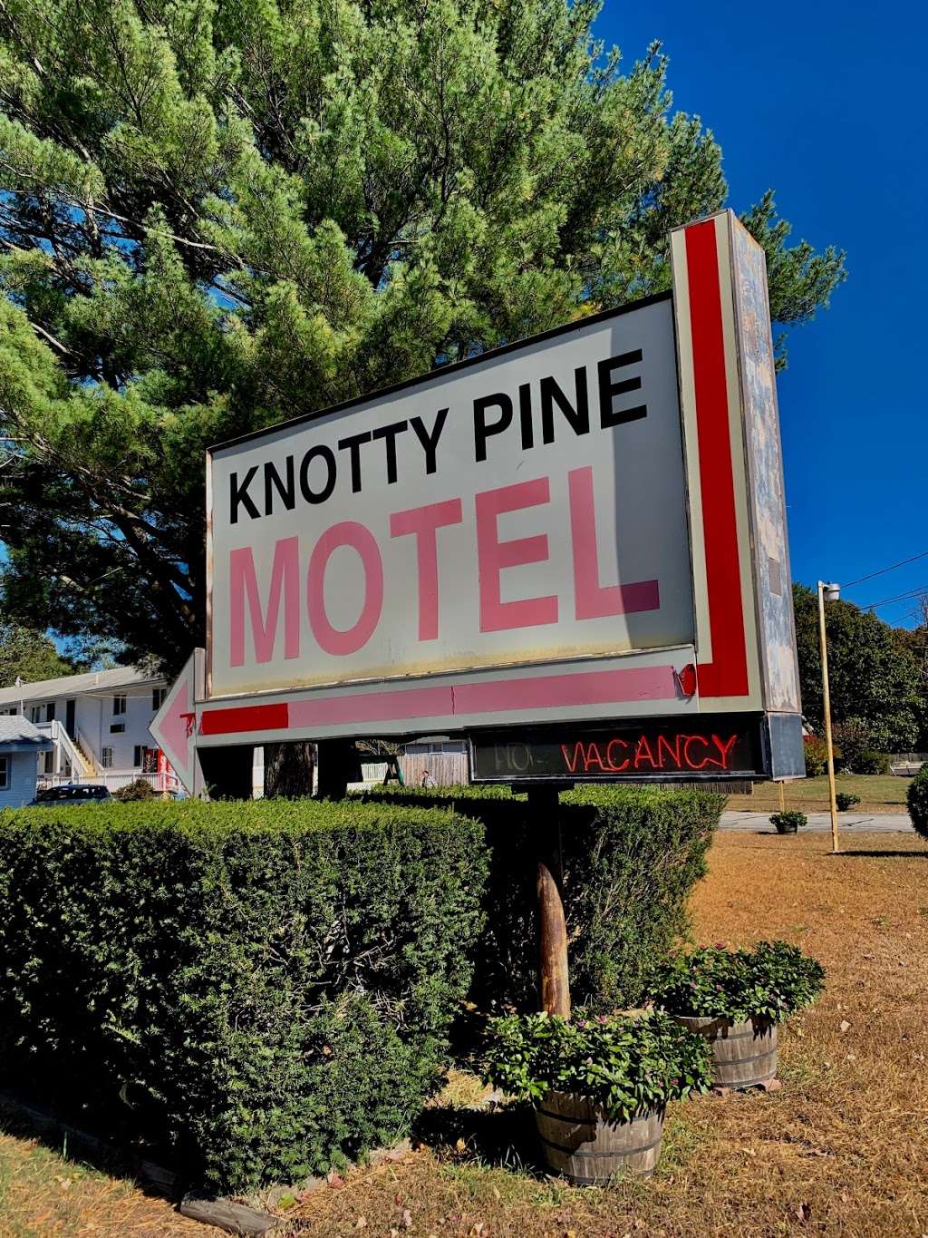 Knotty Pine Motel | 79 Beach Rd, Salisbury, MA 01952, USA | Phone: (978) 462-4525