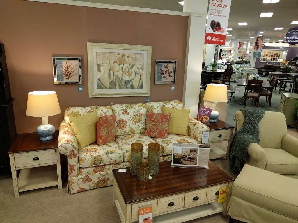 Raymour & Flanigan Furniture and Mattress Store | 150 Trotters Way, Freehold Township, NJ 07728, USA | Phone: (732) 252-0065