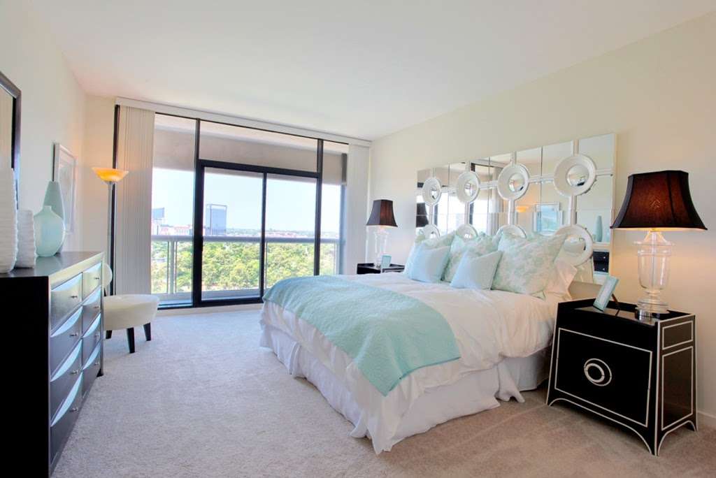 The Parklane Condo Tower | 1701 Hermann Dr, Houston, TX 77004 | Phone: (713) 766-0199