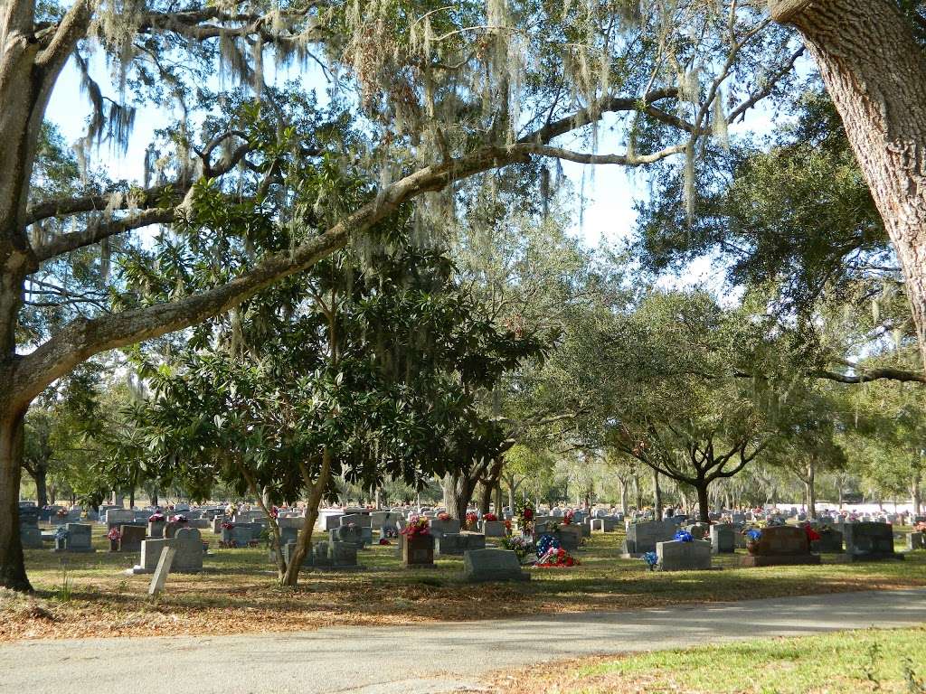 Wildwood Cemetery | 985 Square Lake Dr, Bartow, FL 33830, USA