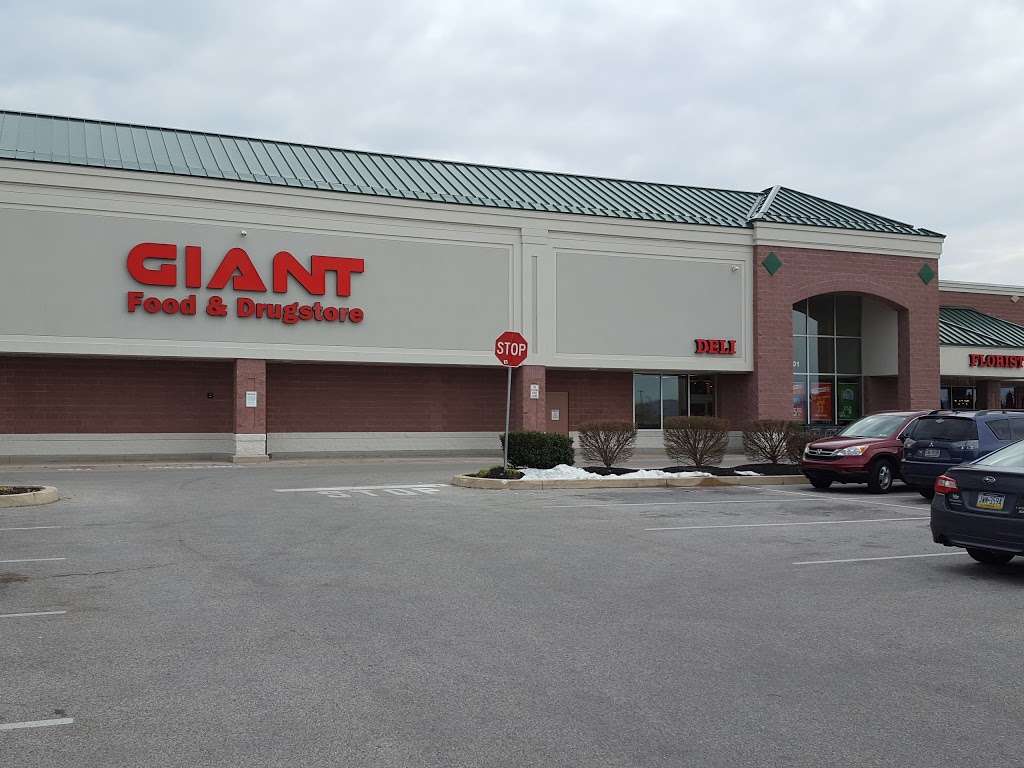 GIANT Food Stores | 801 Baltimore St, Hanover, PA 17331 | Phone: (717) 632-6673