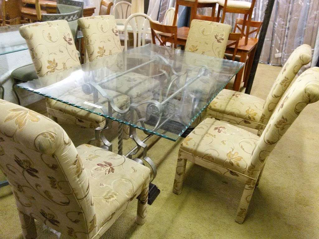 Arnotts Furniture & Auction Gallery | 6001 S Orange Blossom Trail, Davenport, FL 33896 | Phone: (407) 401-9893