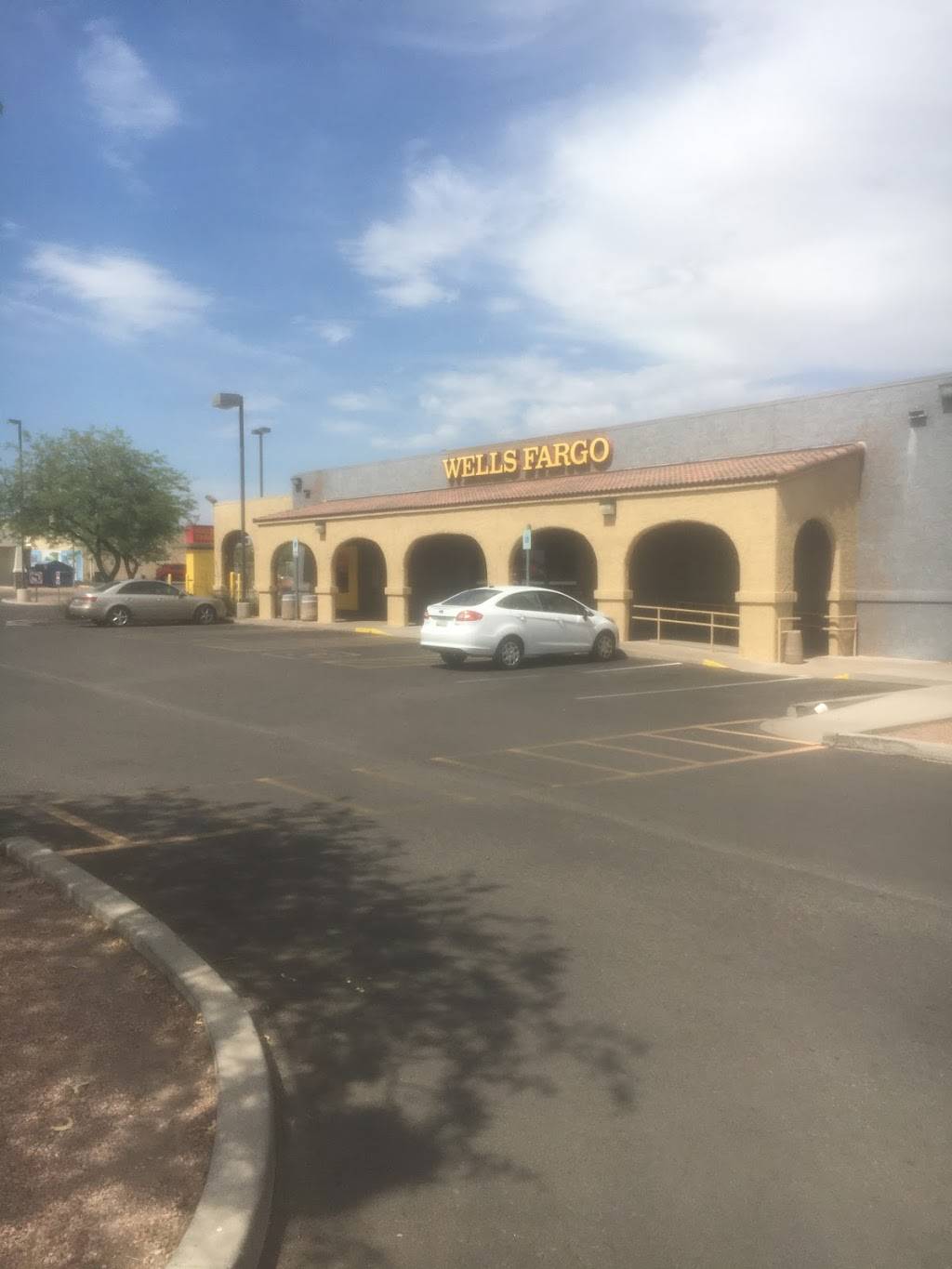 Wells Fargo Bank | 231 S Phelps Dr, Apache Junction, AZ 85120 | Phone: (480) 982-1039