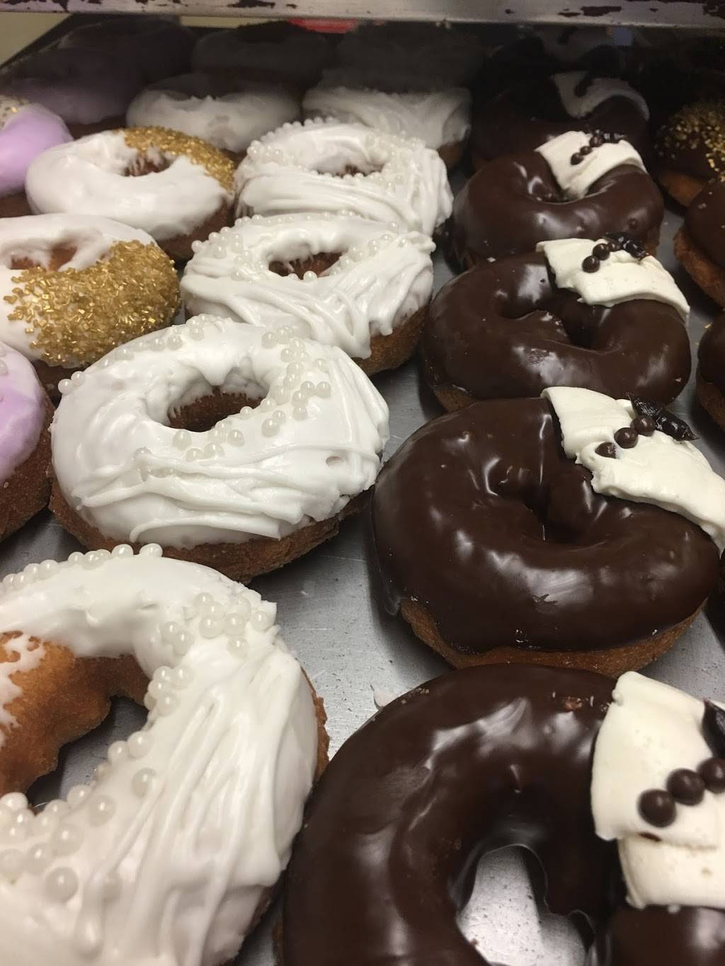 Us Donut | 17237 Valley Blvd, La Puente, CA 91744, USA | Phone: (626) 371-5580