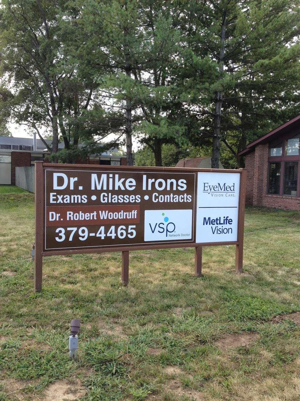 Dr. Mike Irons Optometry | 2750 Central Ave, Columbus, IN 47201, USA | Phone: (812) 379-4465