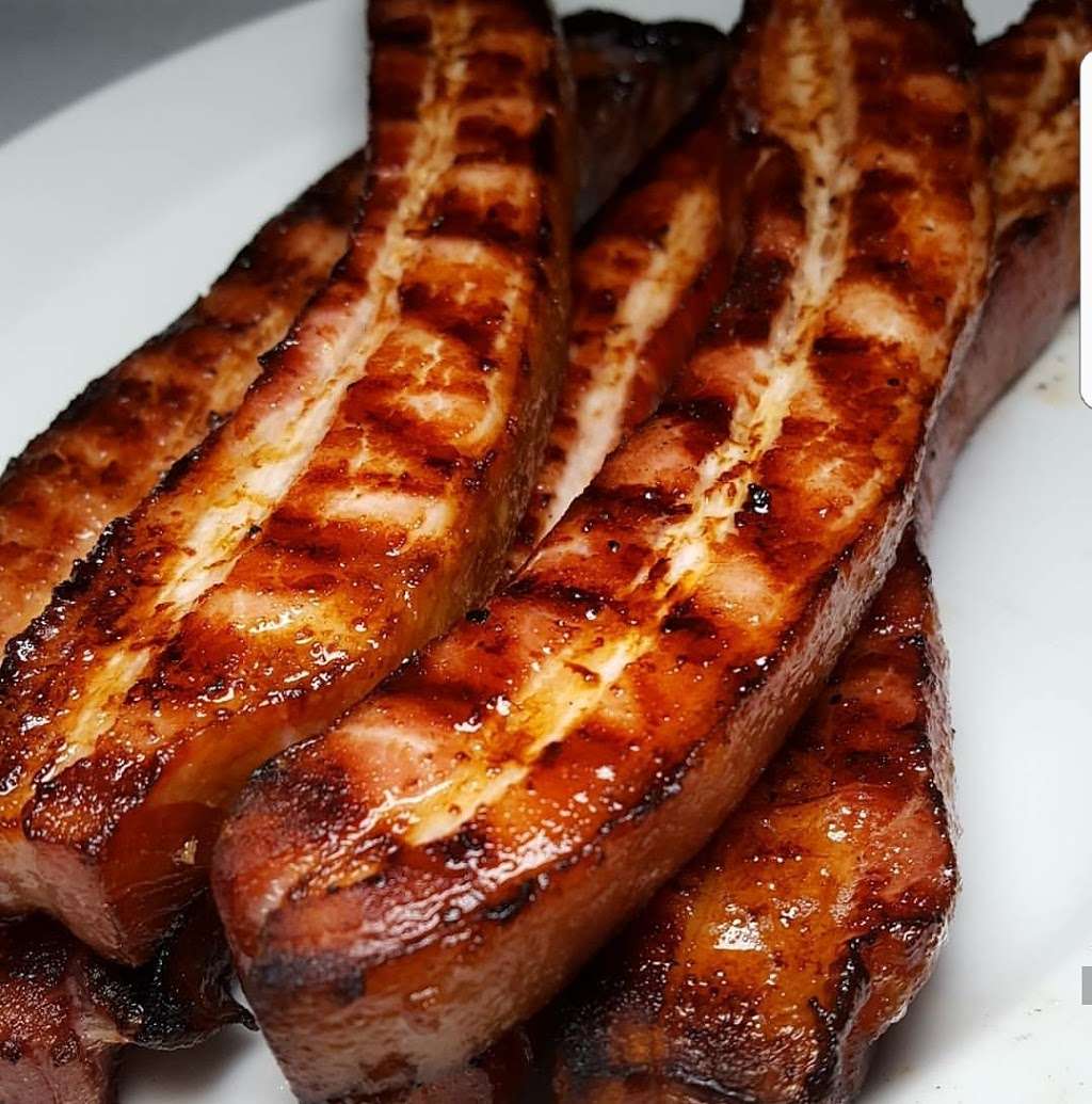 DaddyOs BBQ & Sports Bar | 181 Bay St, Staten Island, NY 10301, USA | Phone: (718) 285-4096