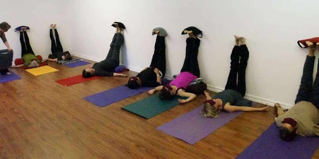 Island Yoga | 1136 Ballena Blvd d, Alameda, CA 94501, USA | Phone: (510) 205-5003