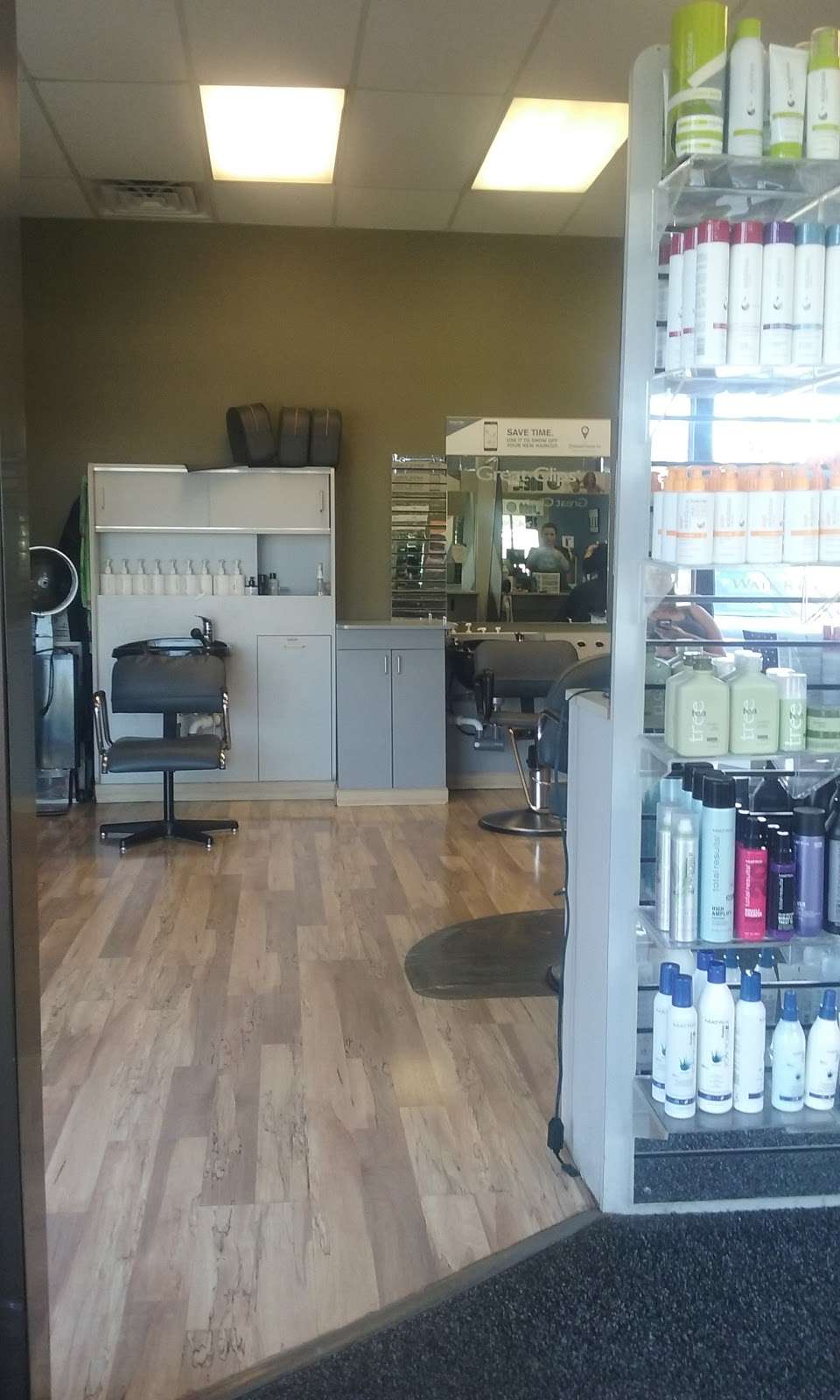 Great Clips | 2310 E Layton Ave, St Francis, WI 53235, USA | Phone: (414) 481-9795