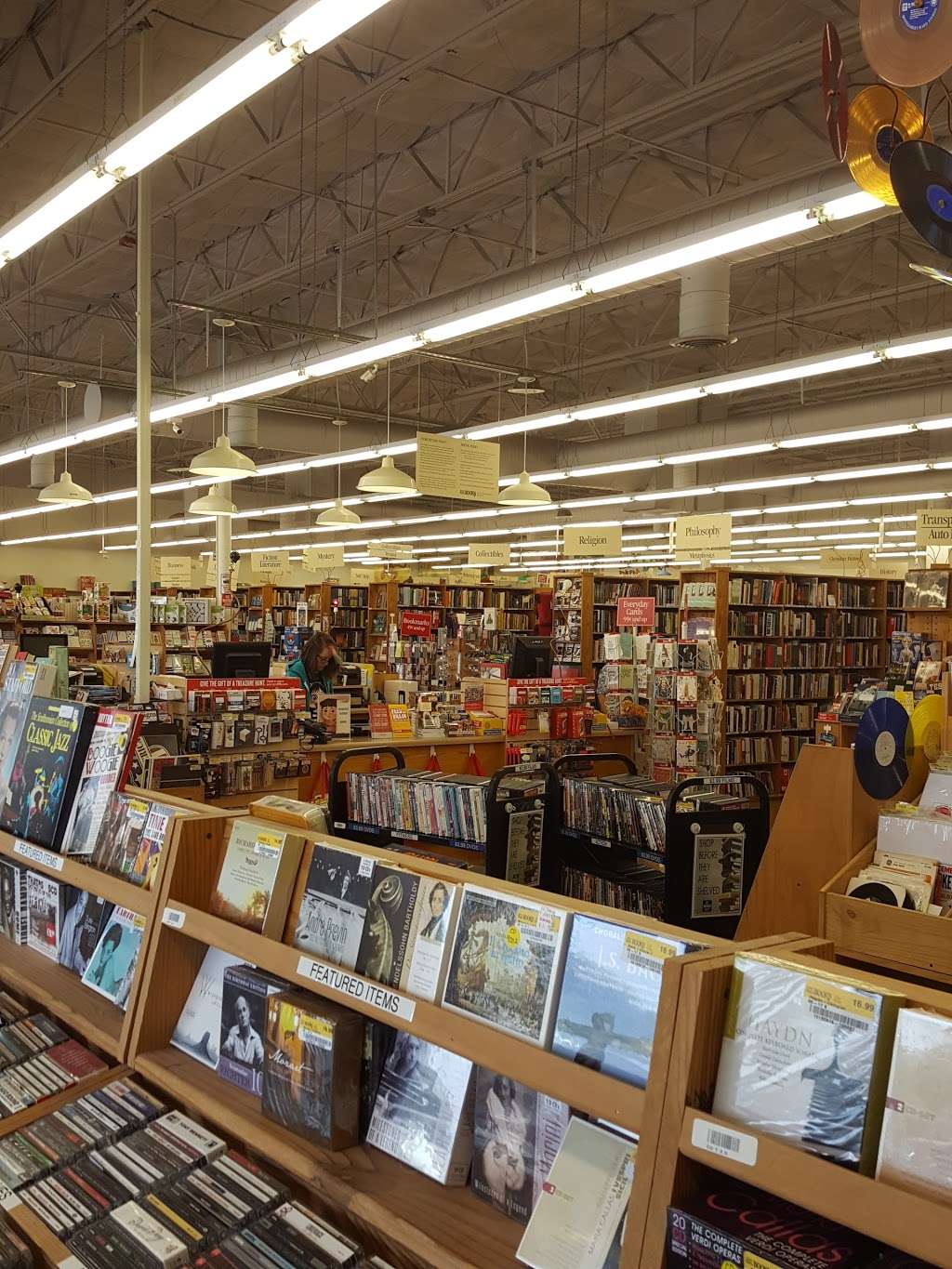 Half Price Books | 11654 Bandera Rd, San Antonio, TX 78250, USA | Phone: (210) 647-1103