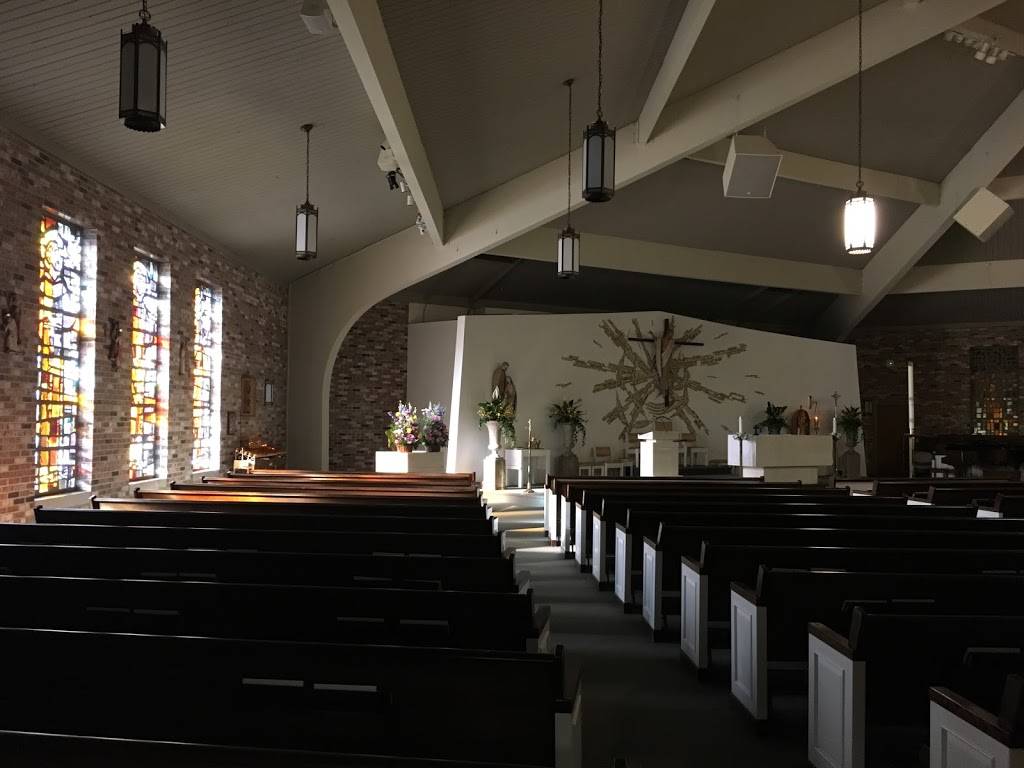 Lumen Christi Parish | 2750 W Mequon Rd, Mequon, WI 53092, USA | Phone: (262) 242-7967
