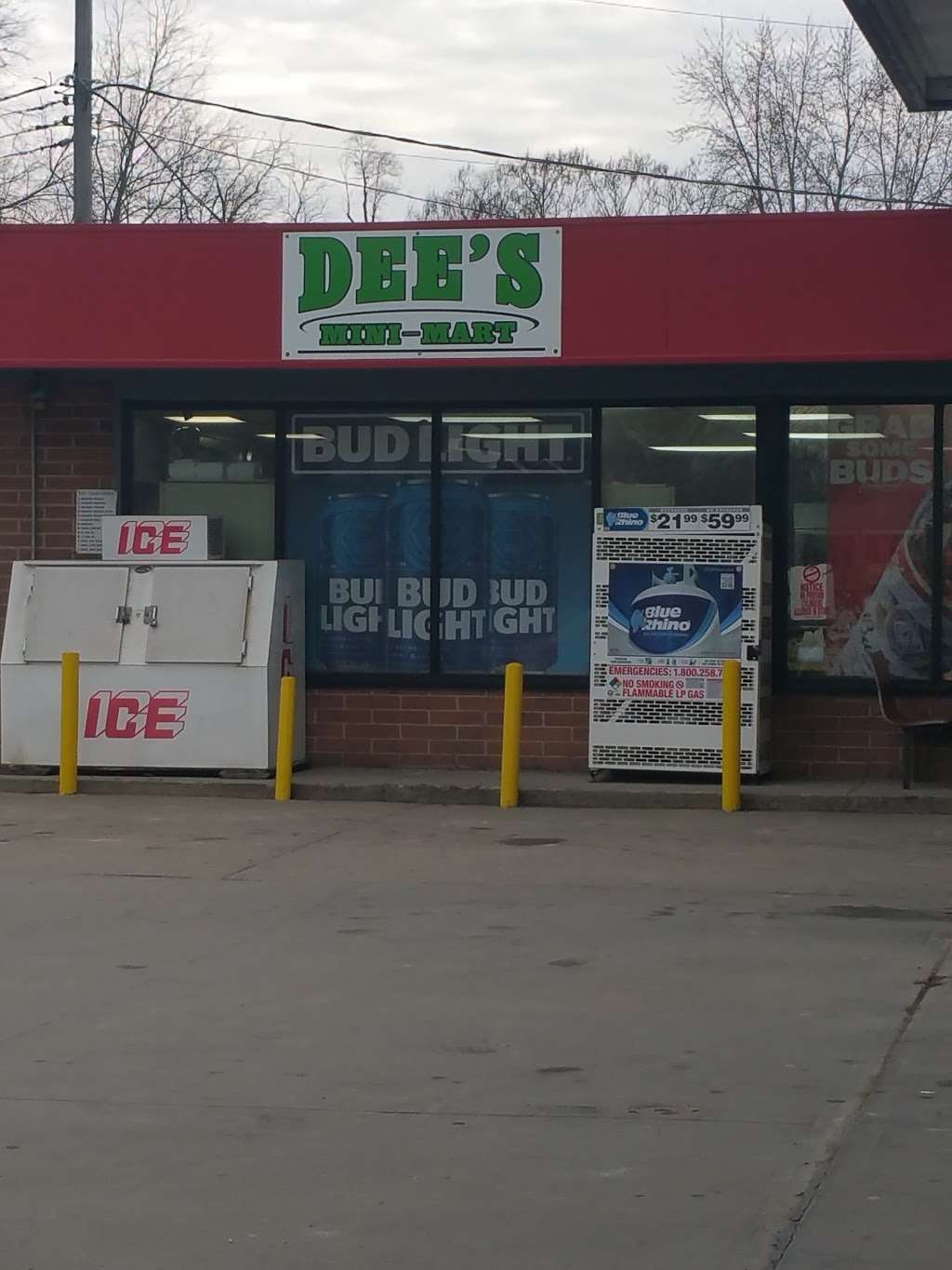 Dees Mini Mart - convenience store  | Photo 1 of 1 | Address: 101 E Morgan St, Edgerton, KS 66021, USA | Phone: (913) 893-9789