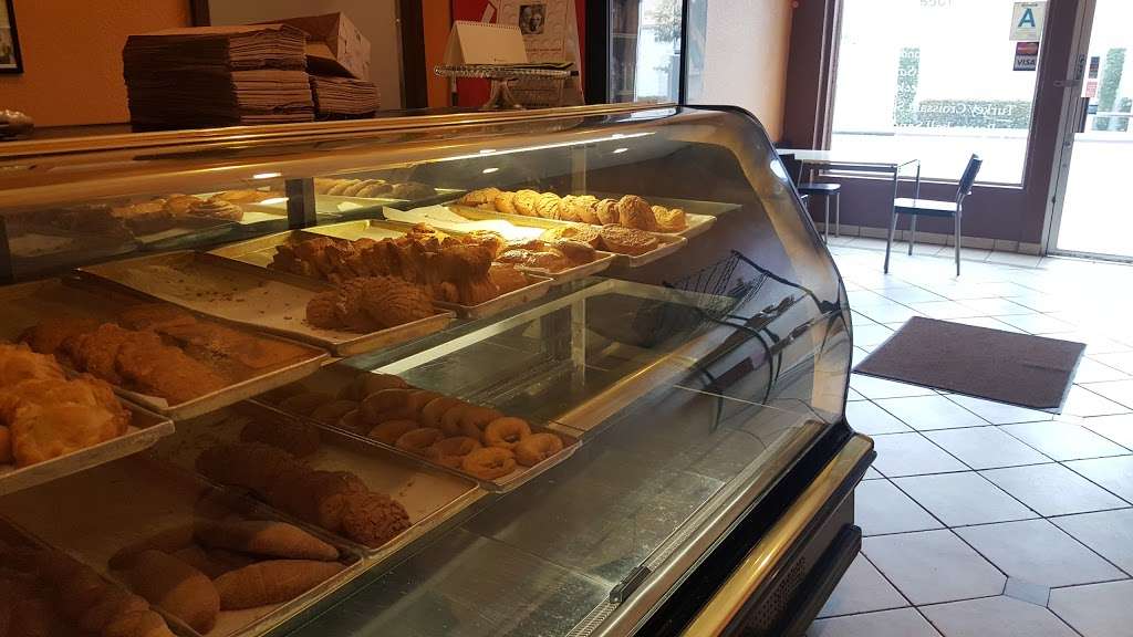 Los Almendros Bakery | 6604 San Fernando Rd, Glendale, CA 91201, USA | Phone: (818) 244-0764