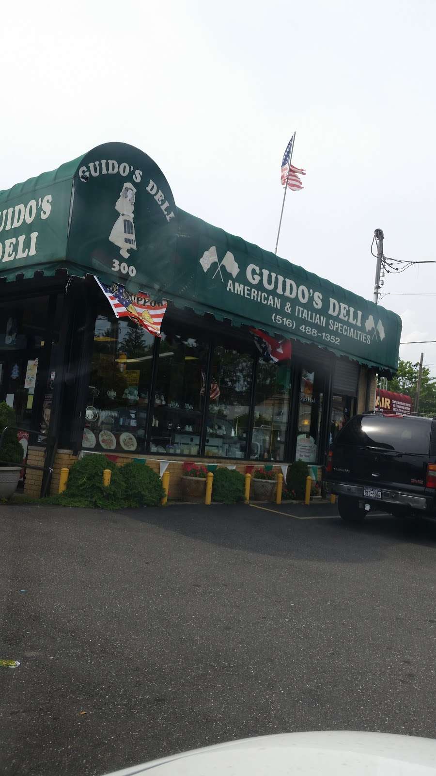 Guidos Italian Amer Delicasies | 300 Meacham Ave, Elmont, NY 11003, USA | Phone: (516) 488-1352