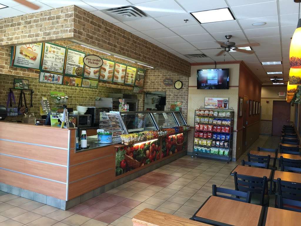 Subway Restaurants | 1129 Milwaukee Ave, Riverwoods, IL 60015, USA | Phone: (847) 465-1971