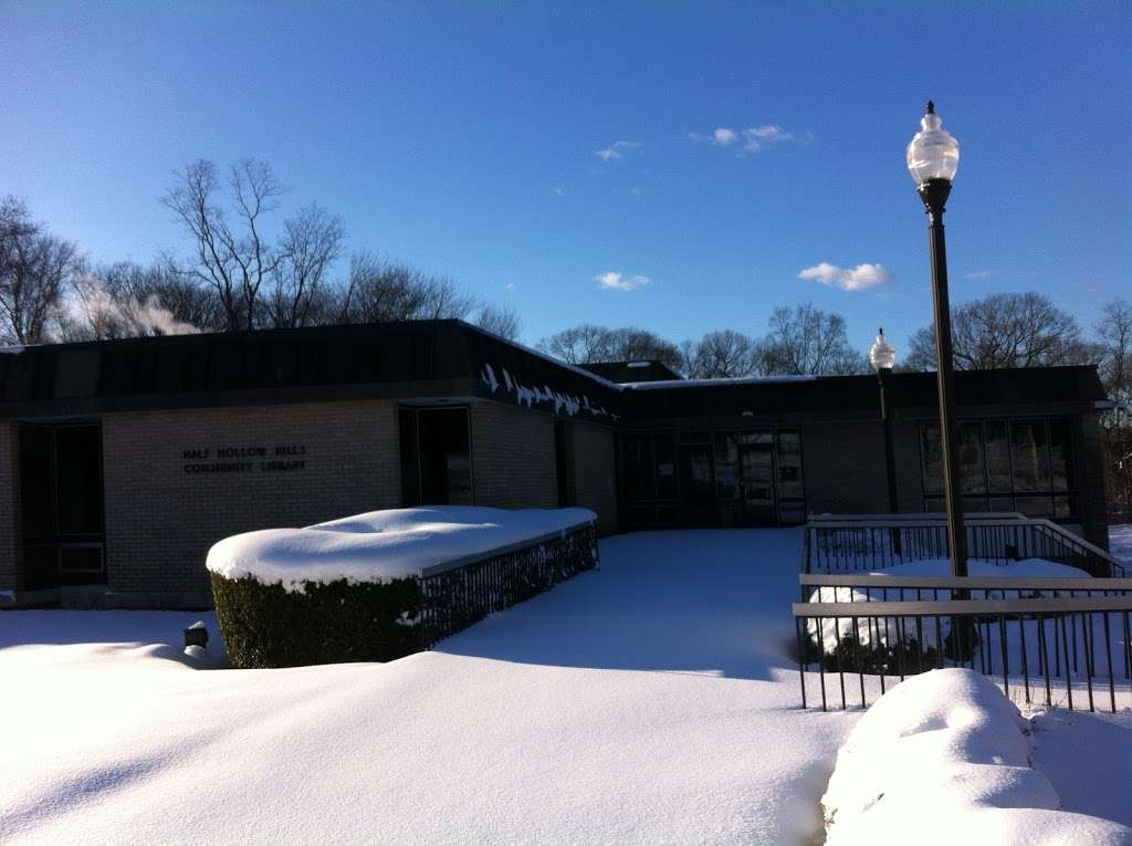 Half Hollow Hills Community Library | 55 Vanderbilt Pkwy, Dix Hills, NY 11746 | Phone: (631) 421-4530