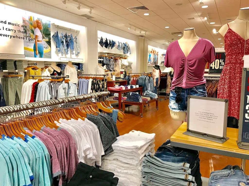 American Eagle Outfitters | 1277 Broadway, Saugus, MA 01906 | Phone: (781) 233-5404