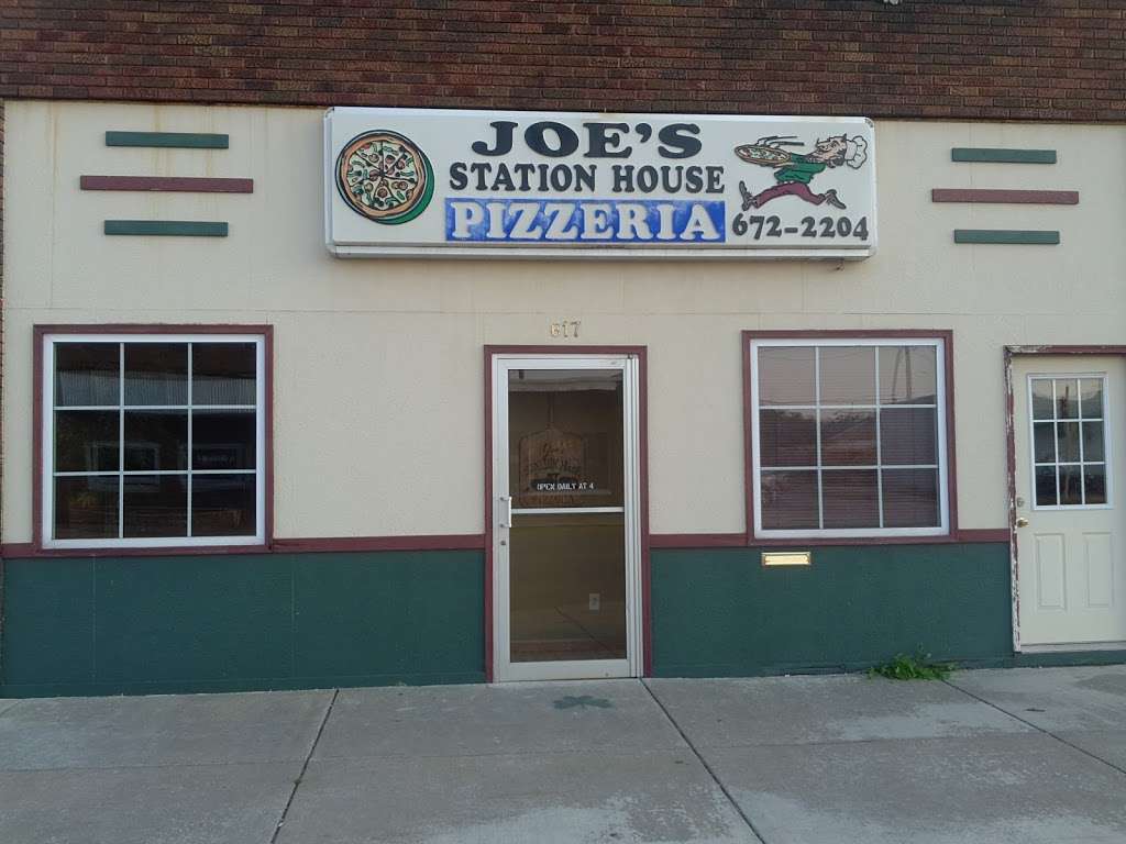Joes Station House Pizzeria | 617 E Main St, Streator, IL 61364, USA | Phone: (815) 672-2204