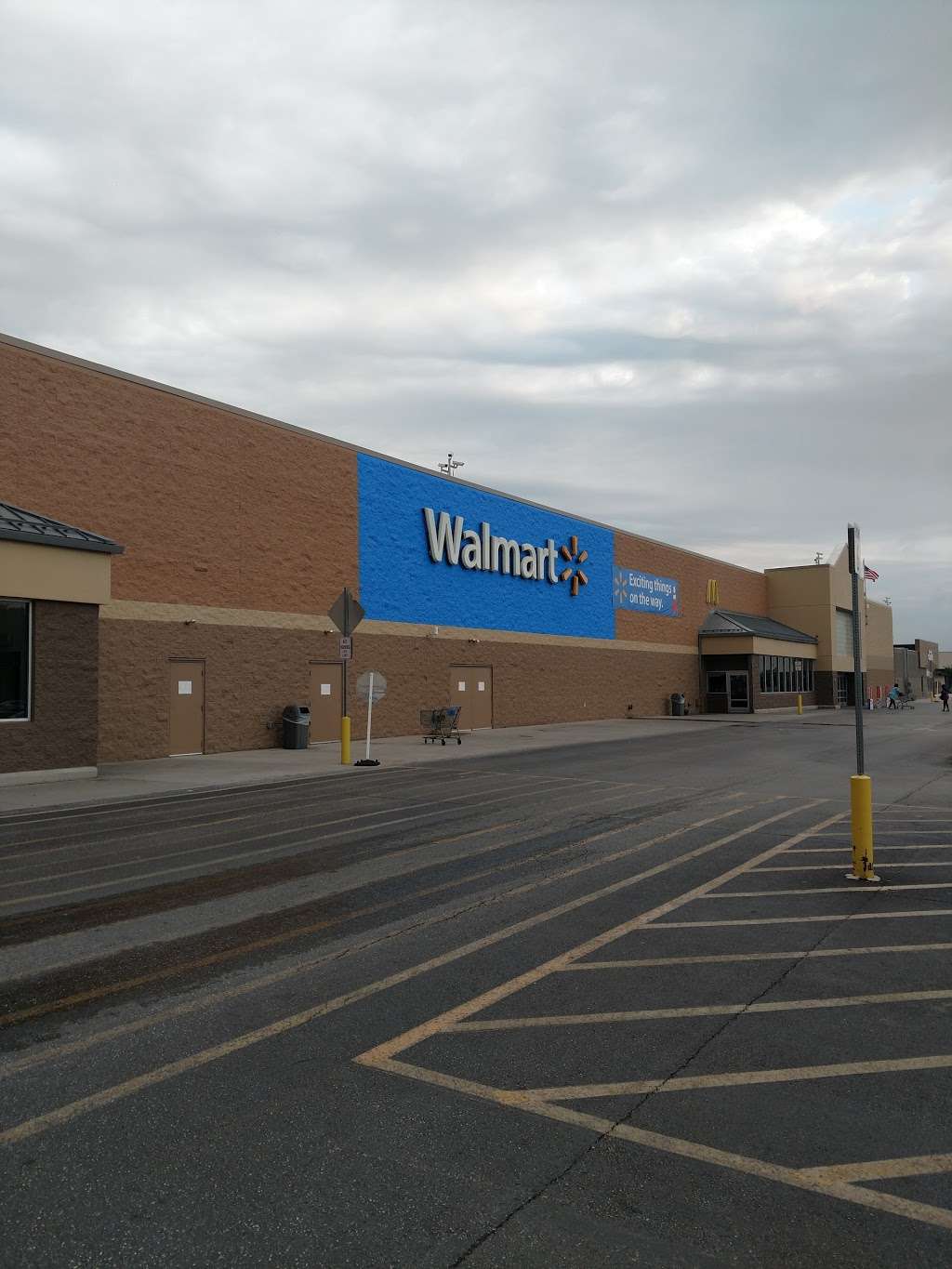 Walmart Supercenter | 1000 Town Center Dr, York, PA 17408, USA | Phone: (717) 764-1485