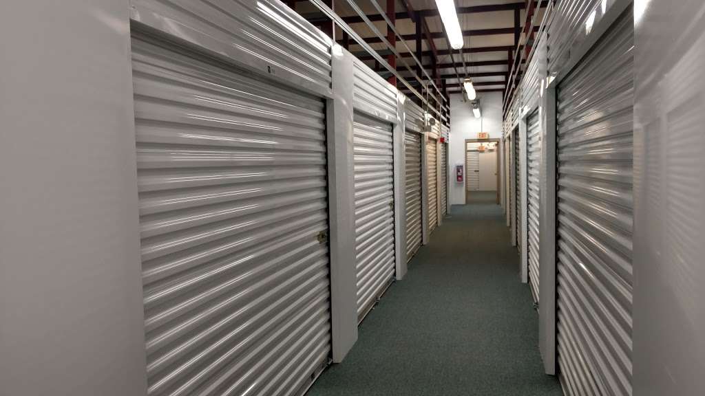 Public Storage | 1950 Kelley Ct, Libertyville, IL 60048, USA | Phone: (224) 358-3455