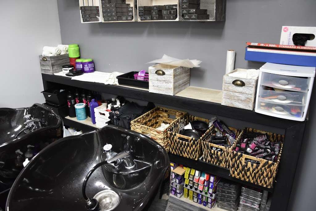 Myras Hair Salon | 4928 W 31st St, Cicero, IL 60804, USA | Phone: (708) 652-0032