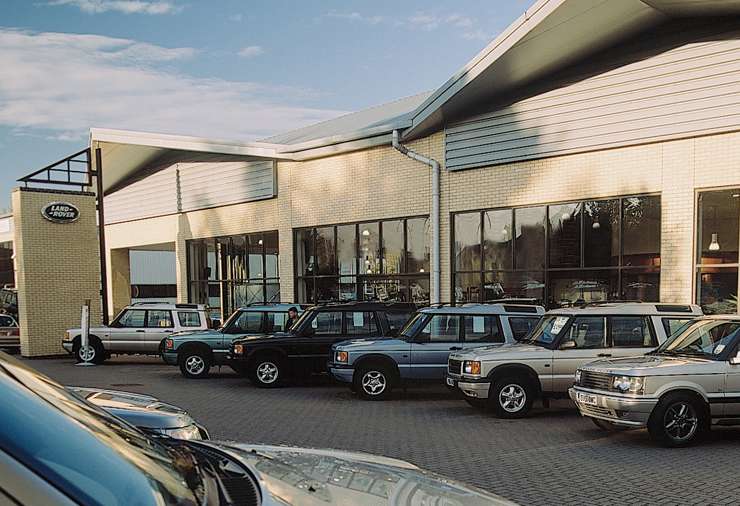 Lookers Land Rover, Bishops Stortford | Stortford Hall Industrial Park, Dunmow Rd, Bishops Stortford CM23 5GZ, UK | Phone: 01279 947048