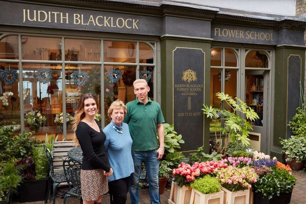 Judith Blacklock Flower School | 4-5 Kinnerton, Place South, Belgravia, London SW1X 8EH, UK | Phone: 020 7235 6235