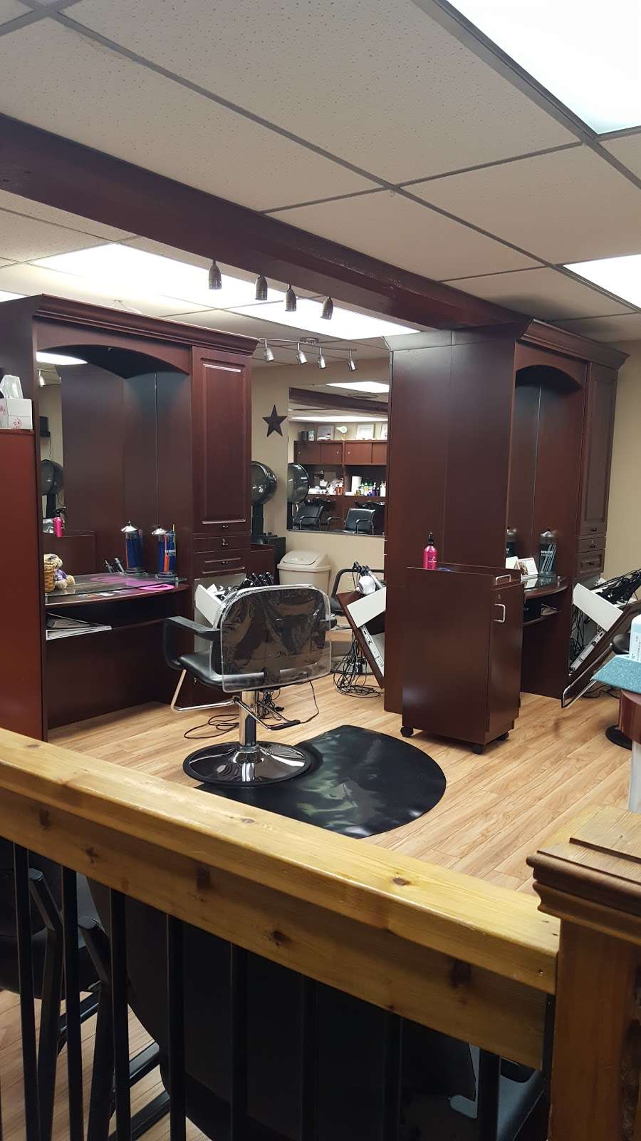 Village Salon | 3322 Friedensburg Rd, Oley, PA 19547, USA | Phone: (610) 987-0266