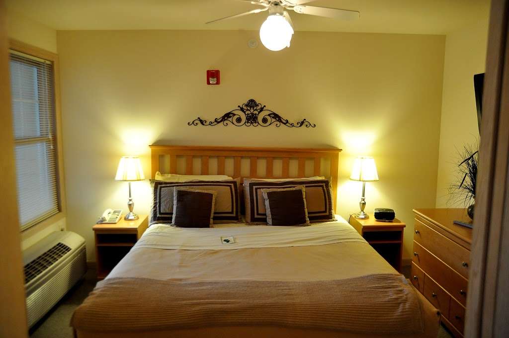 Mill Creek Hotel | 123 Center St, Lake Geneva, WI 53147, USA | Phone: (262) 248-6647