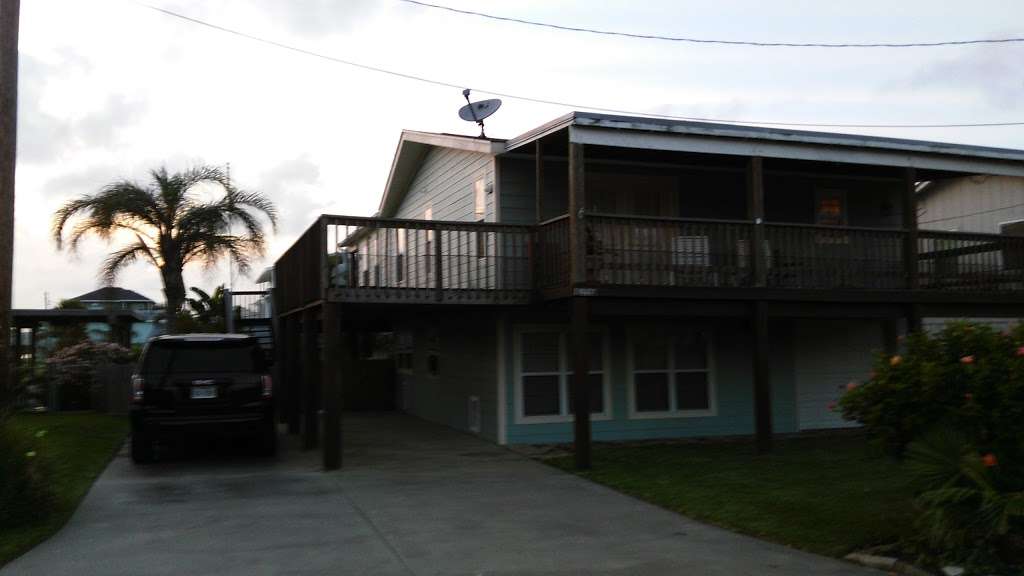 Sea-esta by the Bay! Vacation Rental | 16638 Bermuda Way, Jamaica Beach, TX 77554, USA | Phone: (979) 799-6970