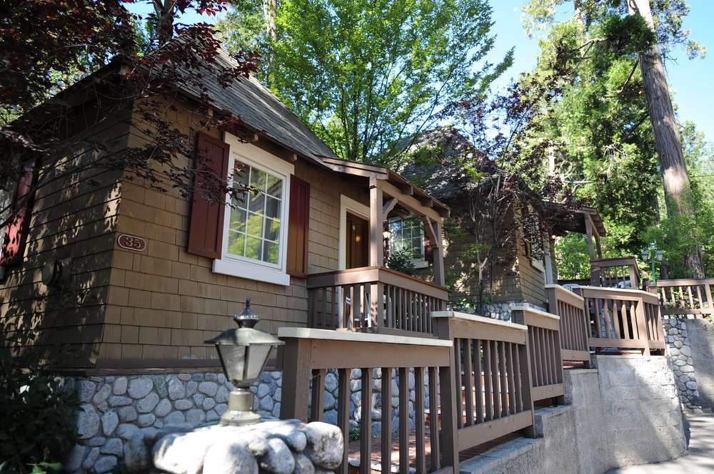 Saddleback Inn | 300 CA-173, Lake Arrowhead, CA 92352 | Phone: (909) 336-3571