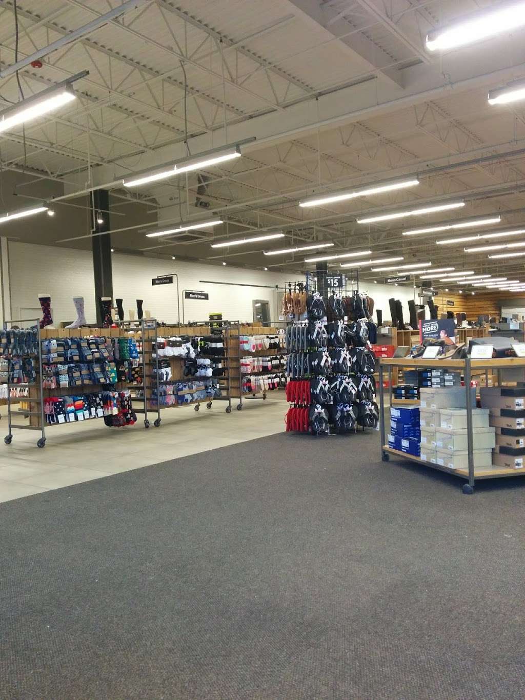 DSW Designer Shoe Warehouse | 6971 Grand Ave, Gurnee, IL 60031, USA | Phone: (847) 693-4954