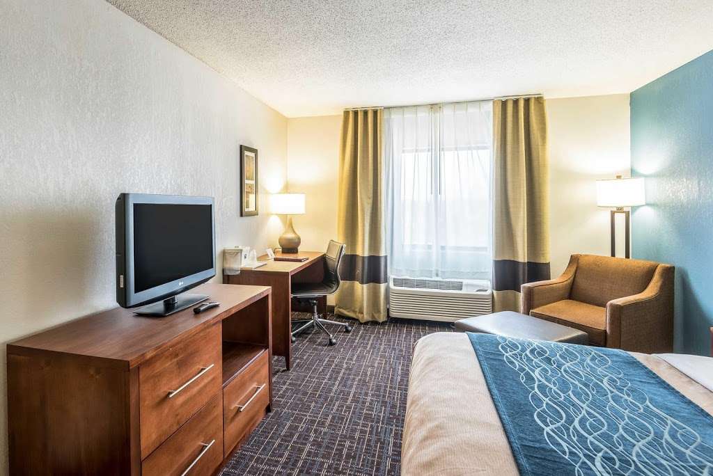 Comfort Inn & Suites Lees Summit -Kansas City | 3701 NE Ralph Powell Rd, Lees Summit, MO 64064 | Phone: (816) 554-6688