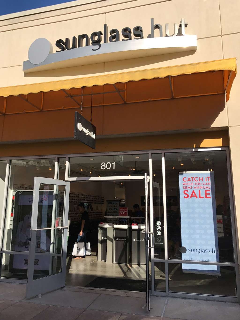 Sunglass Hut | 1 Premium Outlet Blvd #801, Tinton Falls, NJ 07753 | Phone: (732) 493-1490