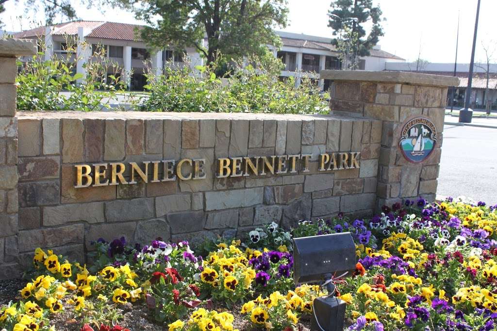 Berniece Bennett Park | 31800 Village Center Rd, Westlake Village, CA 91361, USA | Phone: (818) 706-1613