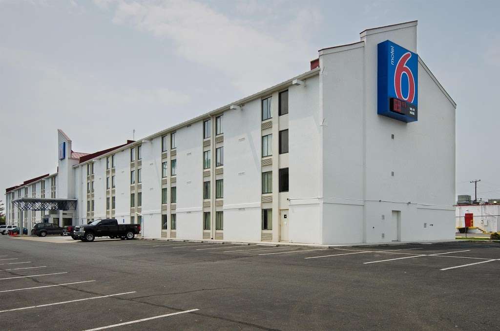 Motel 6 Washington DC Southwest - Springfield | 6868 Springfield Blvd, Springfield, VA 22150, USA | Phone: (703) 644-5311