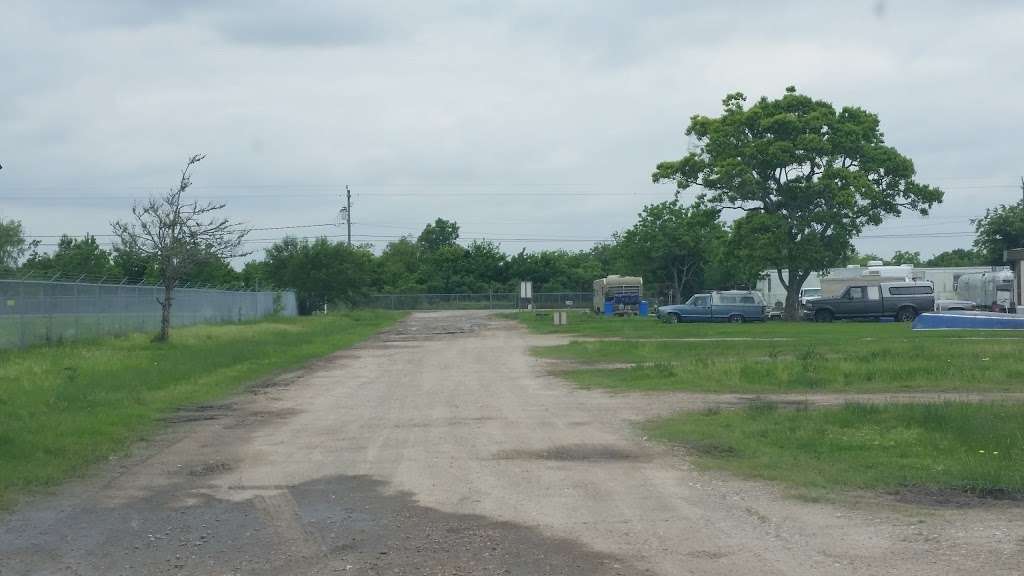 Bayshore RV & Mobile Home Park | 1103 27th St, San Leon, TX 77539, USA | Phone: (832) 422-7368