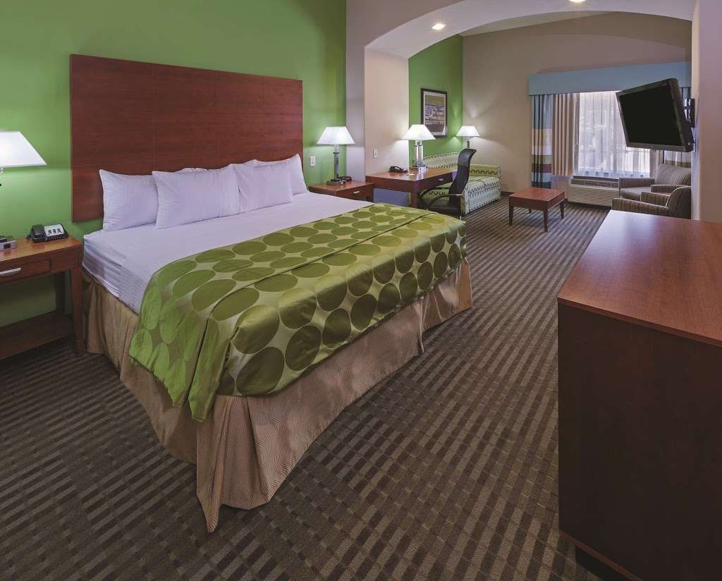 La Quinta Inn & Suites by Wyndham Cleveland TX | 1004 Hwy 59 South, Cleveland, TX 77327, USA | Phone: (281) 806-3007