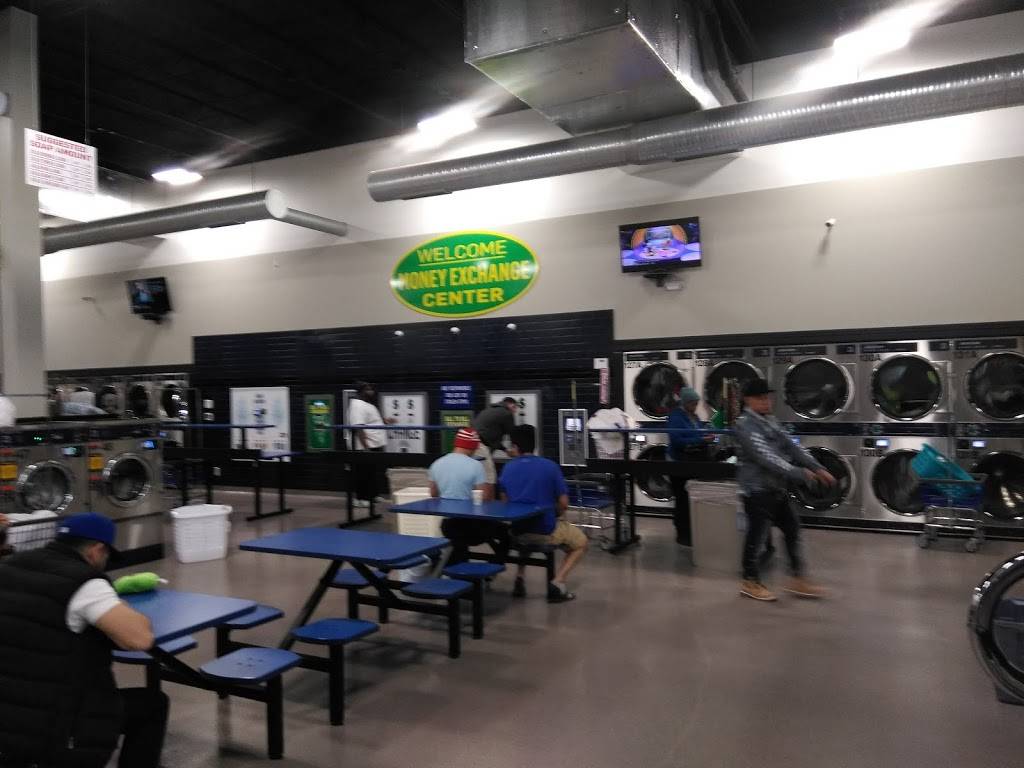 Super wash laundromat | 2802 Lafayette Rd #20, Indianapolis, IN 46222, USA | Phone: (317) 600-3351